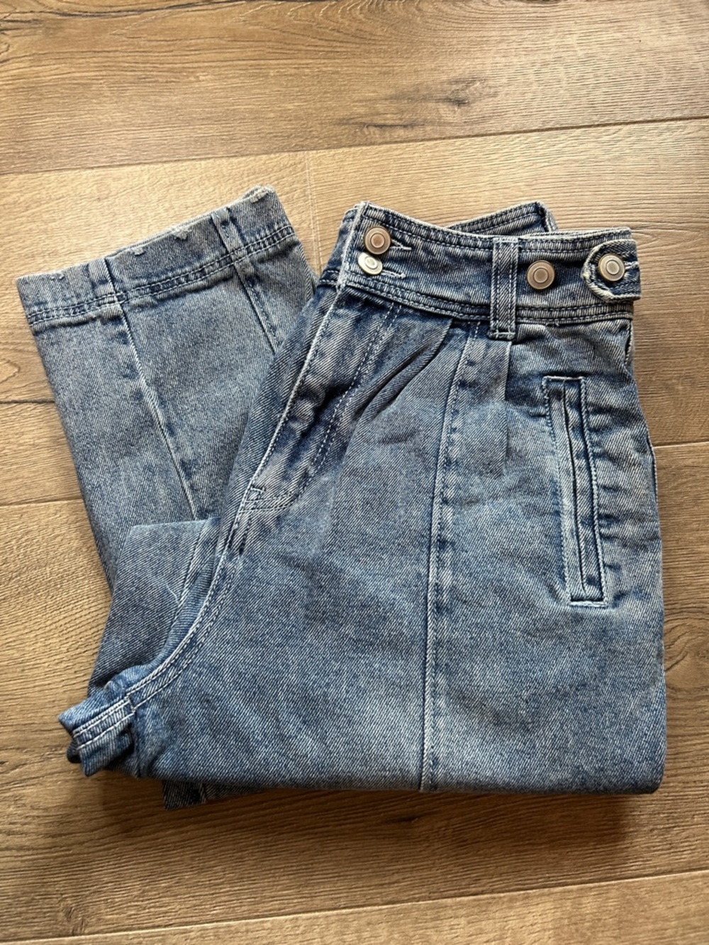 SO Women's Straight Leg Jeans in Light Blue Wash